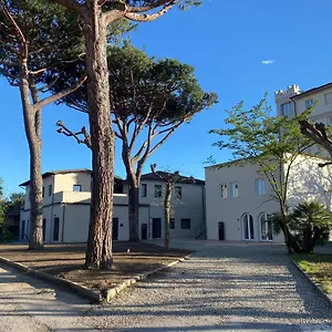 Re Versiliana Junior-house 3*, Marina di Pietrasanta Italia